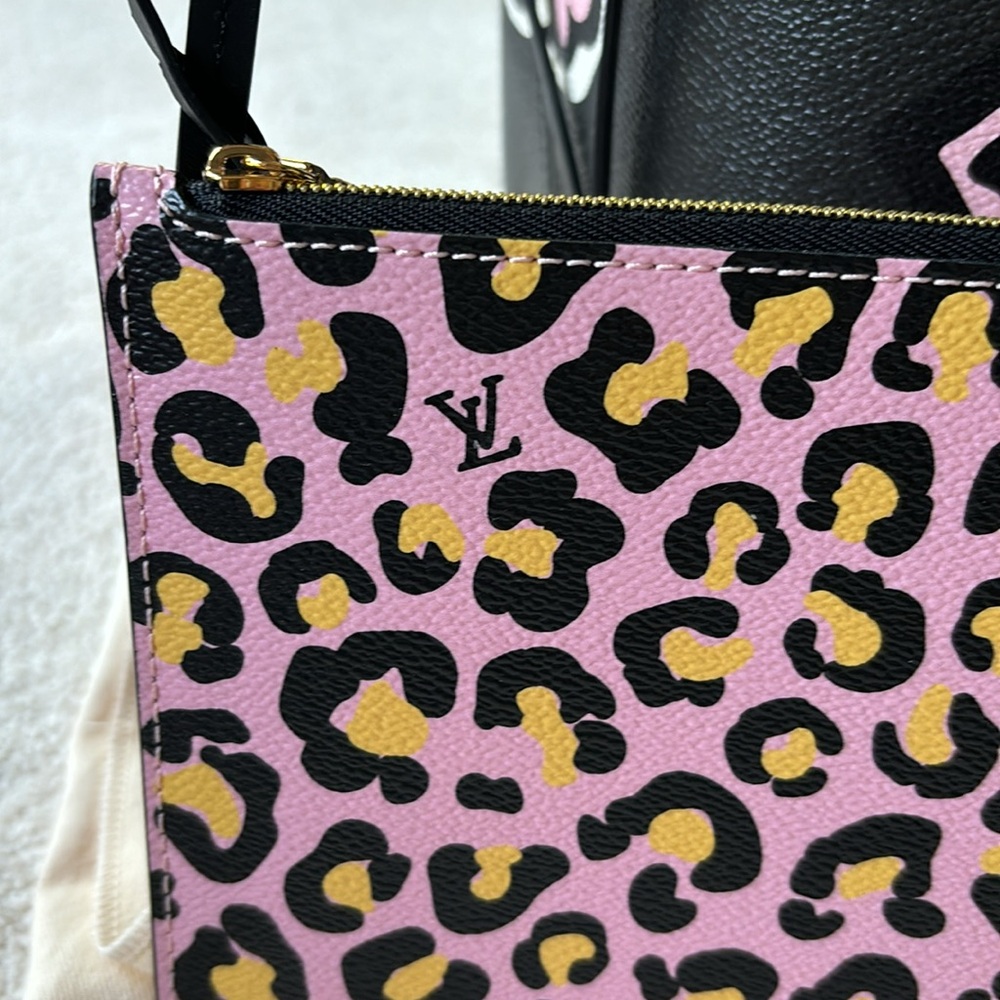 LOUIS VUITTON 
Monogram Giant Wild at Heart Neverfull MM Black - Picture 4 of 16